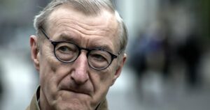 जूलियन बार्न्स का अंतिम उपन्यास 'डिपार्चर(स)' पाठकों के लिए एक भावुक विदाई