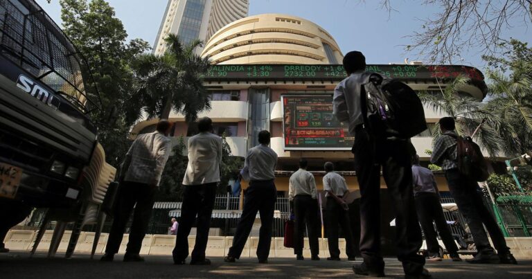 पश्चिम एशिया संघर्ष के बीच भारतीय शेयर बाजार में गिरावट, सेंसेक्स 2200 अंक गिरा