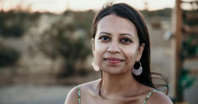 लीला की कोलकाता वापसी: मां औरExtended परिवार के साथ एक तनावपूर्ण पुनर्मिलन