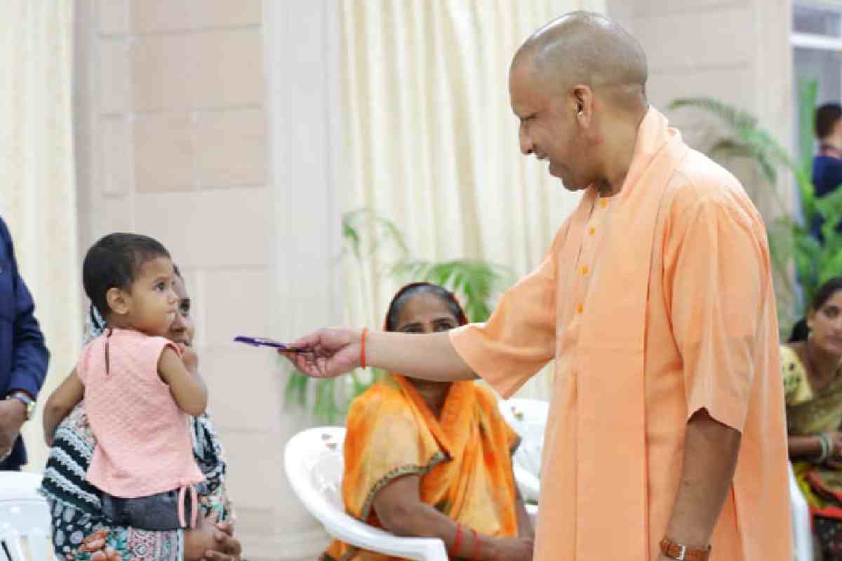 UPCM: पैसों के अभाव में नहीं रुकेगा इलाज: सीएम योगी का मानवीय दृष्टिकोण