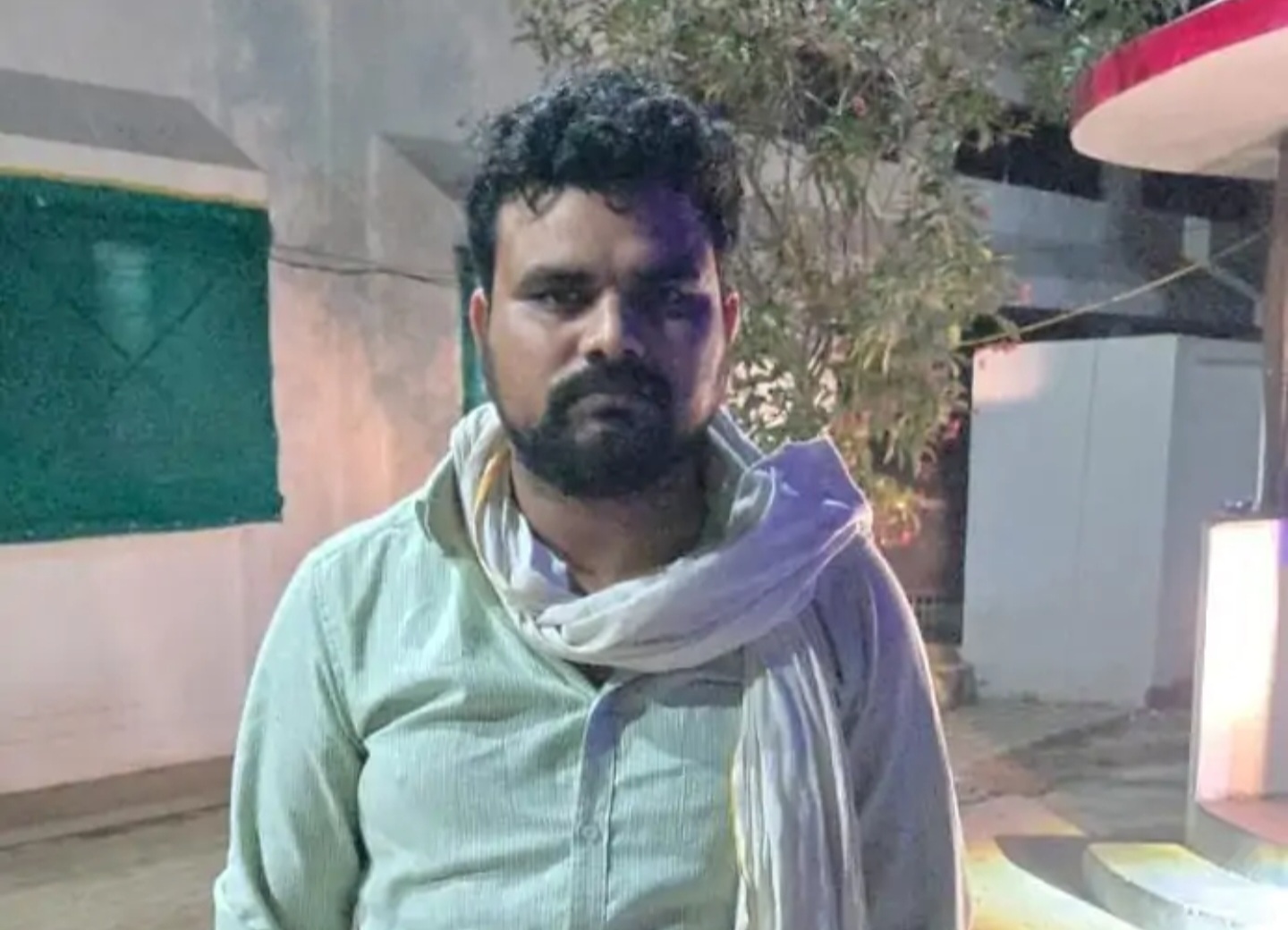 वाहन चेकिंग मे पुलिस टीम को कुचलने का प्रयासः सोनभद्र में एक आरोपी गिरफ्तार, दूसरे की तलाश जारी