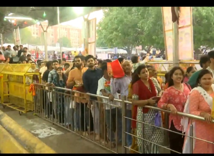 हनुमान जन्मोत्सव पर दिल्ली के मंदिरों में उमड़ी भारी भीड़, गूंजे जय बजरंगबली के जयकारे