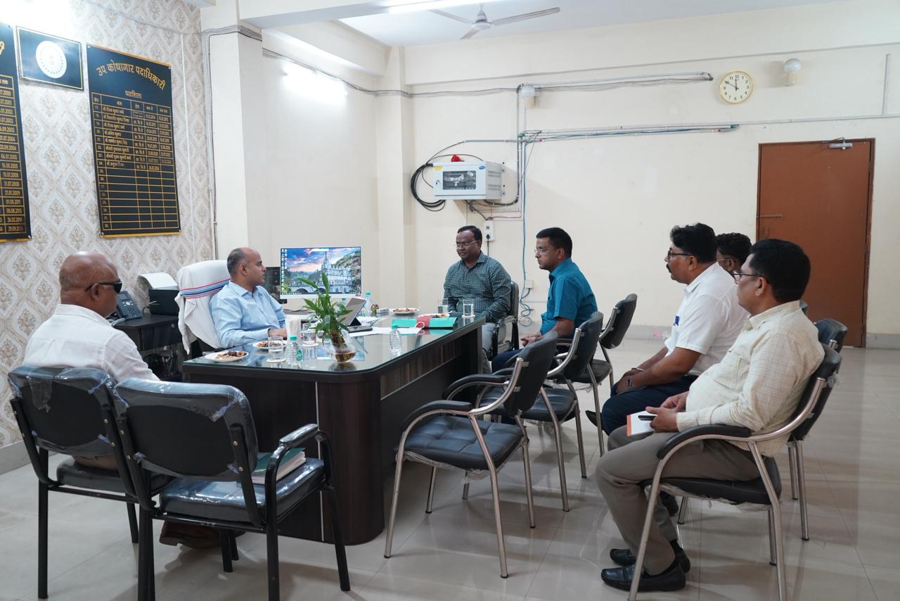 घाटशिला उप कोषागार का निरीक्षण: वित्तीय अनुशासन और पारदर्शिता पर उपायुक्त का सख्त निर्देश