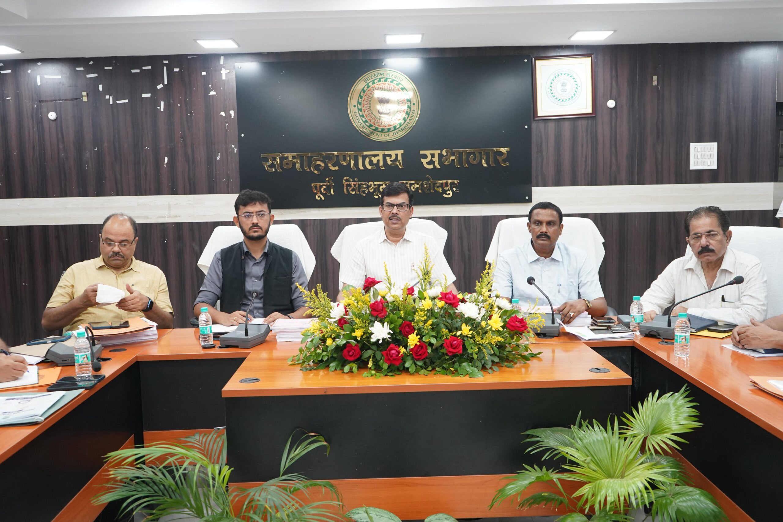 उपायुक्त की अध्यक्षता में समीक्षा बैठक, जनसमस्याओं के त्वरित समाधान व पारदर्शिता पर जोर