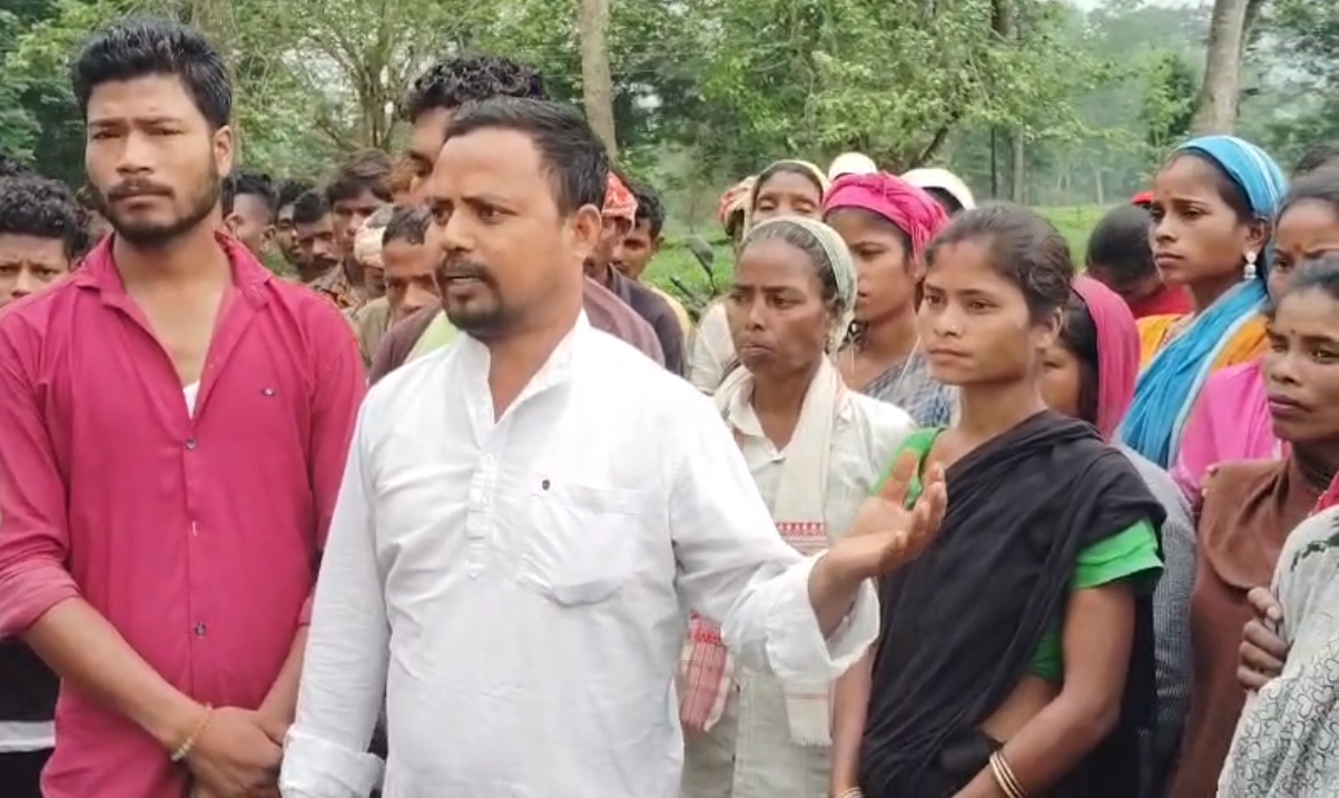 Tea Workers Protest in Kakochang, Bokakhat co-district , Demanding Due Wages :