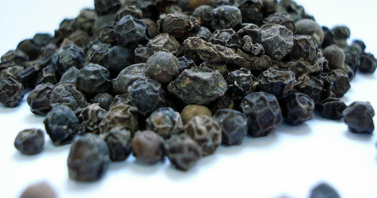 A Peppercorn’s Magic: How a Simple Spice Rescued a King from His Headache and Won a Princess’s Heart