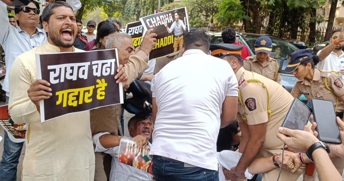 AAP Protests in Mumbai Against Raghav Chadha’s BJP Merger: Police Detain Leaders