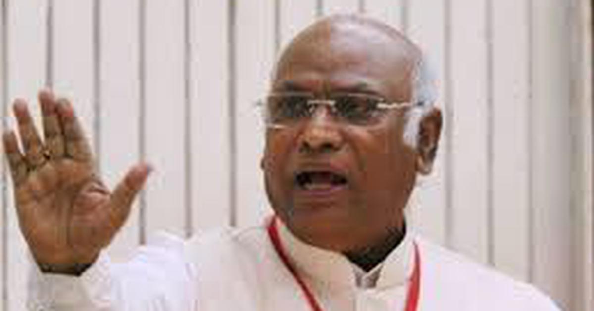 Election Commission Issues Notice to Congress President Mallikarjun Kharge Over 'Terrorist' Remark Against PM Modi