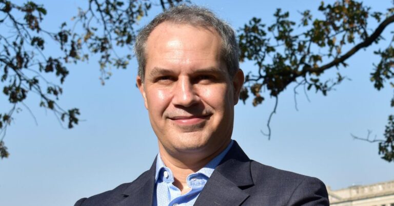 Exploring the Vibrant Tapestry of Premodern South Asia Through Hindi Literature