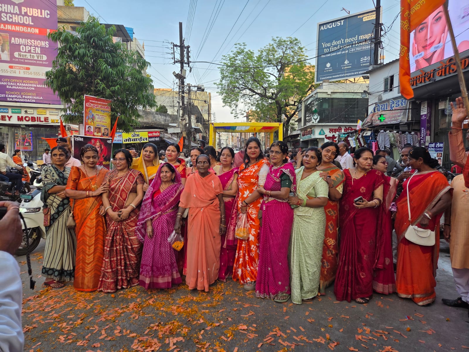 हनुमान जन्मोत्सव पर निकली भव्य शोभायात्रा का मन मंदिर चौक में जोरदार स्वागत। राजनांदगांव
