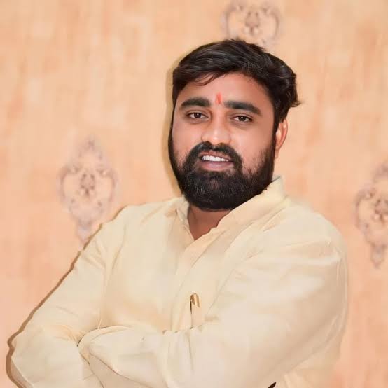 स्मारक योद्धा बाळराजे दादा आवारे पाटील यांनी निस्वार्थी प्रयत्नाने शिवस्मारक बसवले यात जातियवाद न करता आपल्याच समाजातील व्यक्तींनी लुडबुड करू नये ; विशाल इंगोले