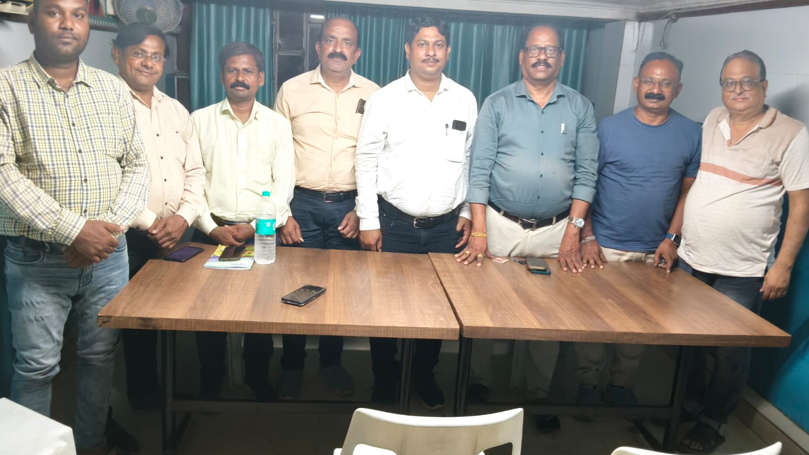 *पत्रकारांच्या समस्या सोडवण्यासाठी वाईस ऑफ मीडिया पुढाकार घेणार – शशिकांत भोयर* *तुमसरमध्ये व्हॉइस ऑफ मीडियाची महत्त्वपूर्ण बैठक संपन्न, पत्रकार भवन उभारणीवर भर*