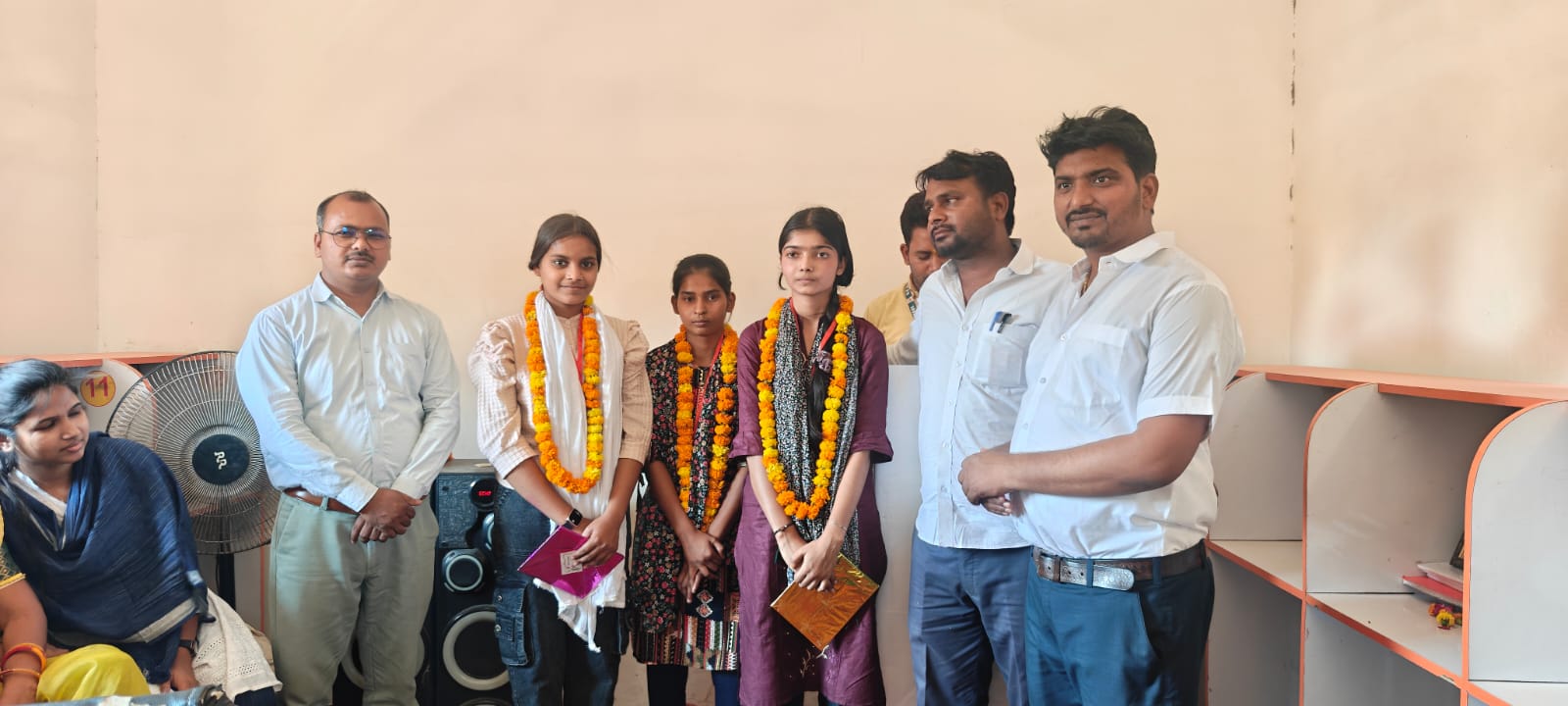 बी पी पब्लिक स्कूल कटहरा के कक्षा 10 के टॉपर विद्यार्थियों का विद्यालय में किया गया प्रतिभा सम्मान