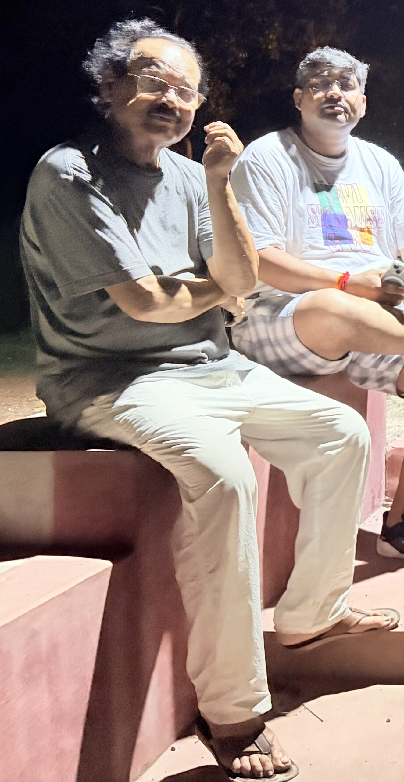 শিরোনাম: ভেমুয়া ভট্টাচার্য পরিবারের রাজনৈতিক রঙ বদল—গ্রামে উঠছে প্রশ্ন