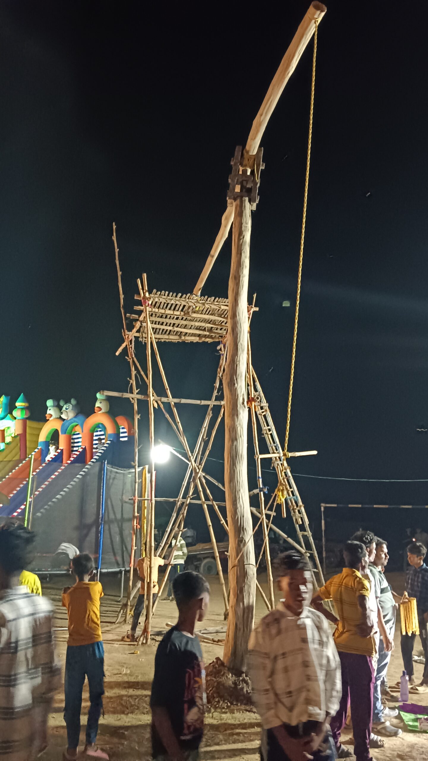 শিরোনাম: ঐতিহ্যের মহামিলন: রামডাঙা মাঠে শুরু ঐতিহাসিক চরক মেলা