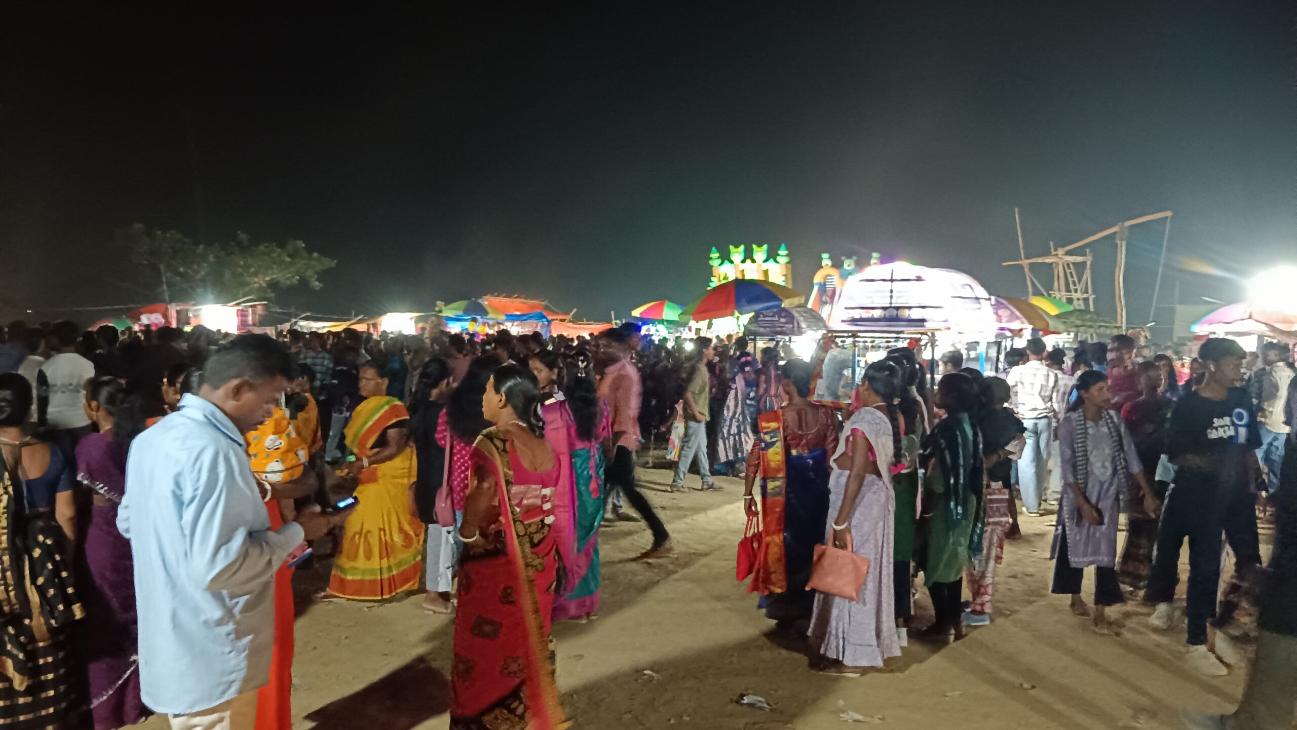 শিরোনাম:  চৈত্র সংক্রান্তিতে রামডাঙা মাঠে ঐতিহ্যবাহী চরক মেলা, সম্প্রীতির অনন্য উদাহরণ