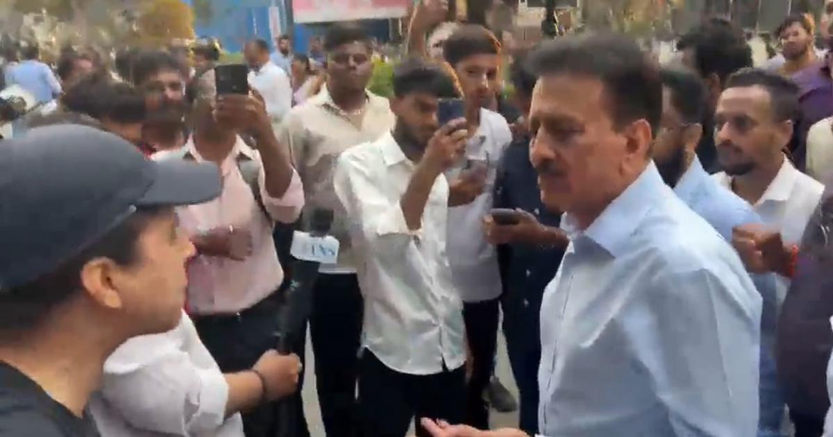 Mumbai Commuter Confronts BJP Leader Over Protest-Induced Traffic Jam