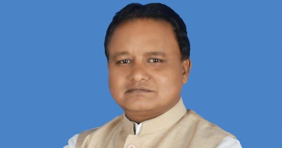 Odisha CM Launches Inquiry Following Shocking Incident of Adivasi Man Carrying Sister’s Remains to Bank