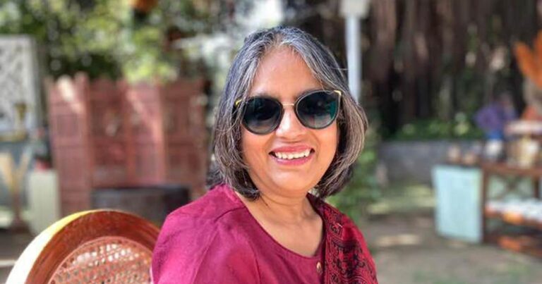 Reflections of Desire: A Young Woman's Journey Through Loneliness and Self-Discovery