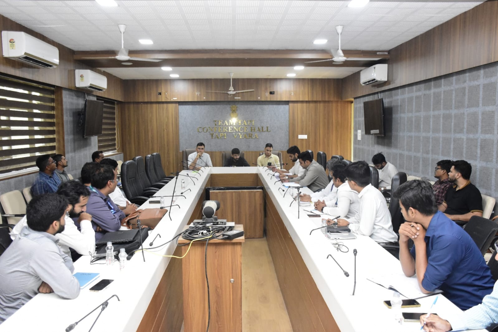 તાપી જિલ્લામાં સ્થાનિક સ્વરાજ્ય ચૂંટણી-2026ની તૈયારીઓ તેજ: નોડલ અધિકારીઓ સાથે સમીક્ષા બેઠક યોજાઈ