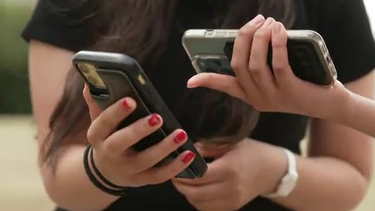 Schools in England May Face Mandatory Mobile Phone Ban Under Proposed Law
