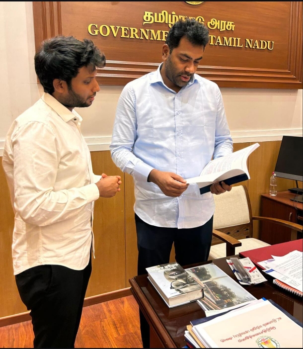 மதுரவாயல் பள்ளிகளின் அடிப்படை வசதிகள் மேம்பாட்டுக்கான ஒருங்கிணைந்த அறிக்கை அமைச்சர் ஆதவ் அர்ஜுனாவிடம் வழங்கப்பட்டது