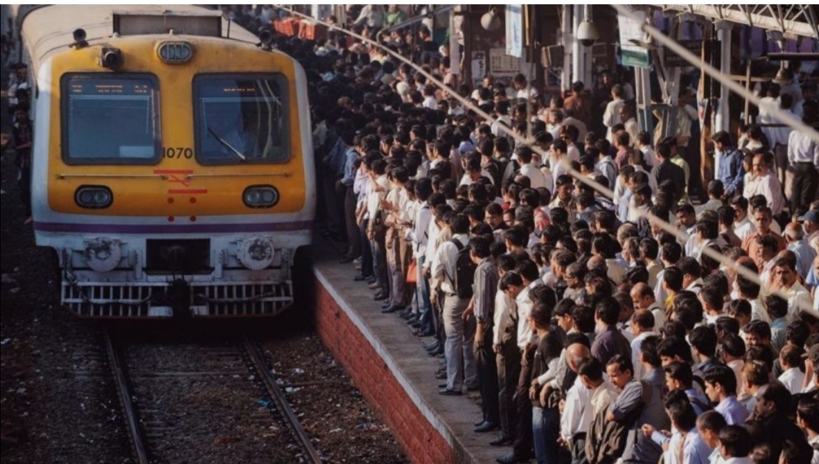 ठाणे–वाशी–पनवेल ट्रांस हार्बर लोकल सेवा में फेरी बढ़ाने की मांग, यात्रियों ने रेल मंत्रालय से की अपील