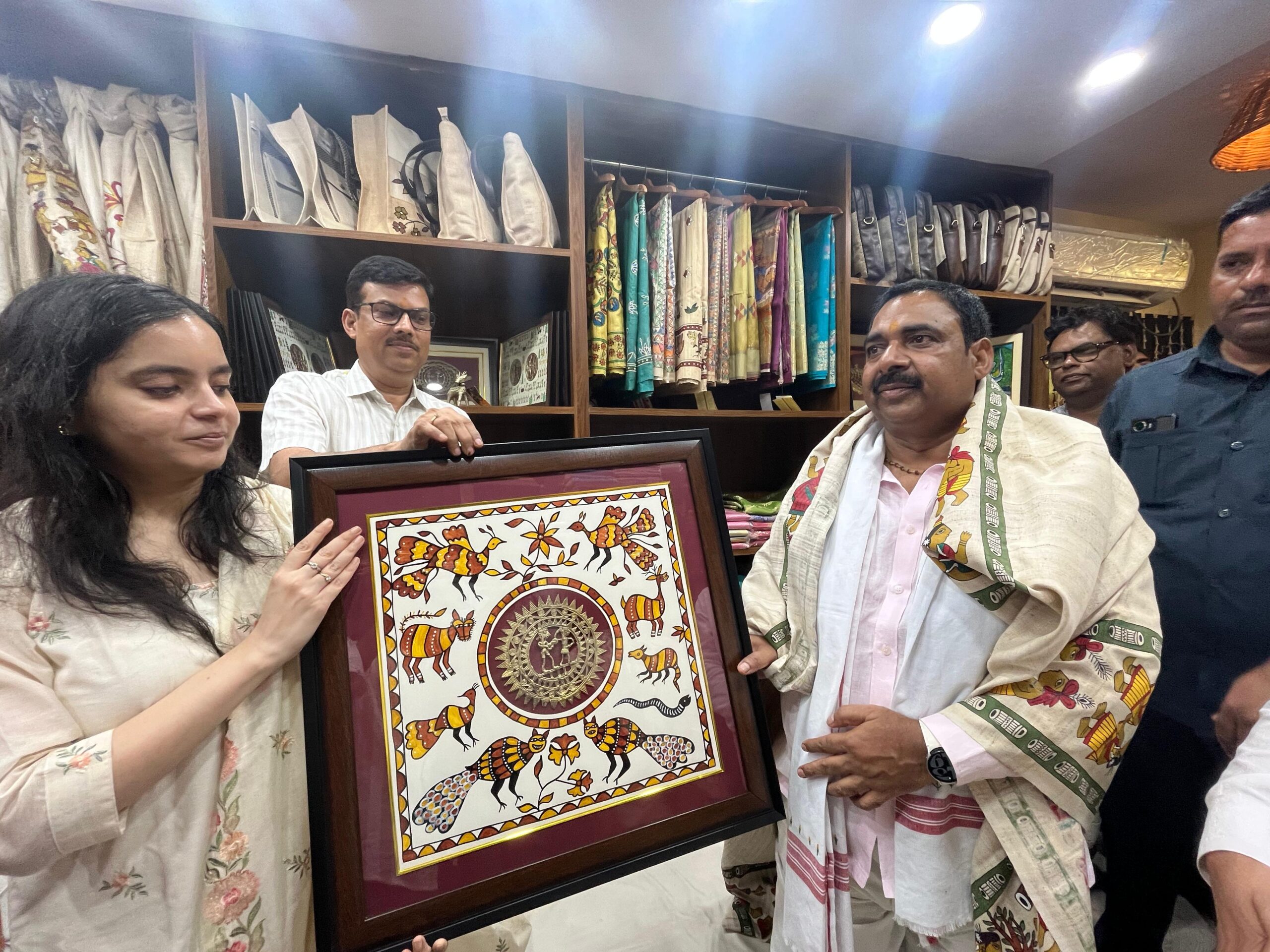 बिष्टुपुर में झारक्राफ्ट के नए इम्पोरियम का उद्घाटन, उद्योग मंत्री संजय प्रसाद यादव ने कहा – ‘वोकल फॉर लोकल’ को मिलेगा नया आयाम