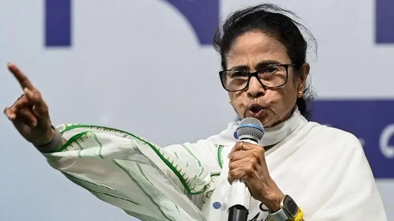 ममता बॅनर्जींचे वक्तव्य: ‘मी राजीनामा देणार नाही’; निवडणूक प्रक्रियेवर प्रश्नचिन्ह उपस्थित
