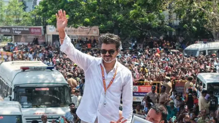 తమిళనాడు: టీవీకే పనితీరు ఏమి సూచిస్తోంది? కూటములపై ప్రజల అభిప్రాయం ఏంటి?