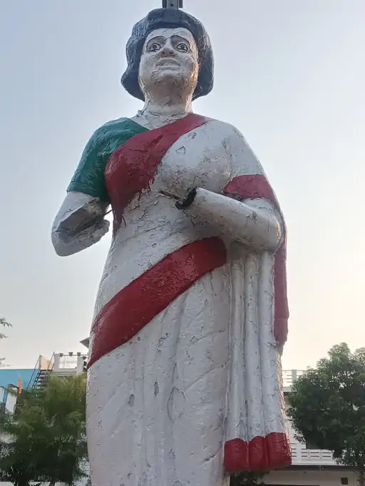 मेरठ में पूर्व पीएम इंदिरा गांधी की प्रतिमा क्षतिग्रस्त, जांच में जुटी पुलिस