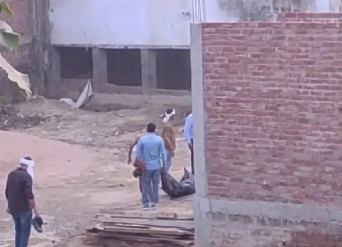 अंबेडकर नगर में चार बच्चों की हत्या मामले में आरोपी महिला का शव मिला, जांच जारी