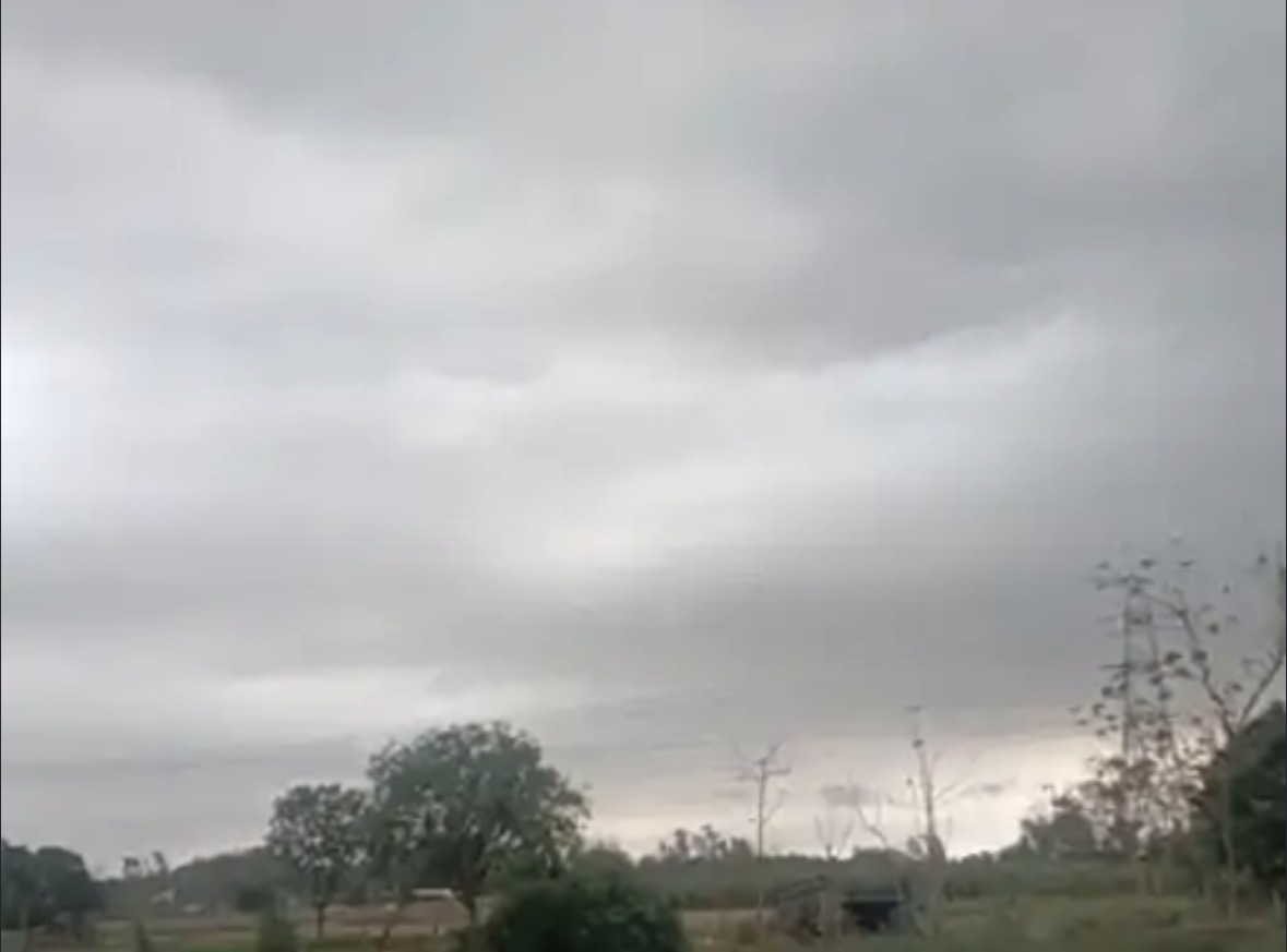 अंबेडकर नगर में मौसम बदला, आंधी-धूल और बूंदाबांदी से जनजीवन प्रभावित
