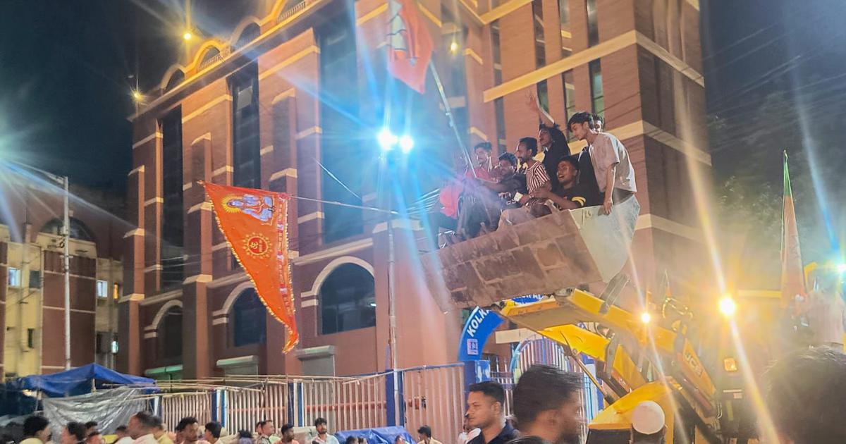 Kolkata’s New Market Witnesses Violent Vandalism as BJP Supporters Target TMC Office