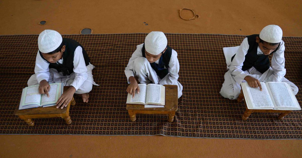 West Bengal Mandates 'Vande Mataram' Singing in Madrasas: A Shift in Educational Policy