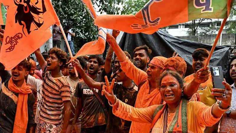পশ্চিমবঙ্গের নির্বাচনে বাংলাদেশ ও হিন্দুত্ব প্রসঙ্গ, আরএসএসের ভূমিকা নিয়ে আলোচনা