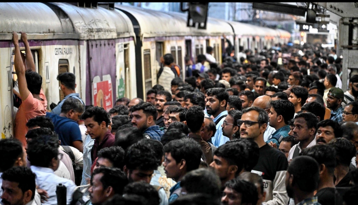 कब थमेगा मुंबई लोकल ट्रेन में हत्याकांड?