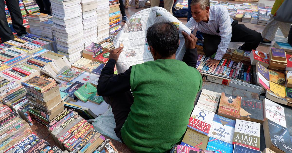 Daryaganj Sunday Book Market: A Lifeline for Delhi’s Students Amid Educational Challenges
